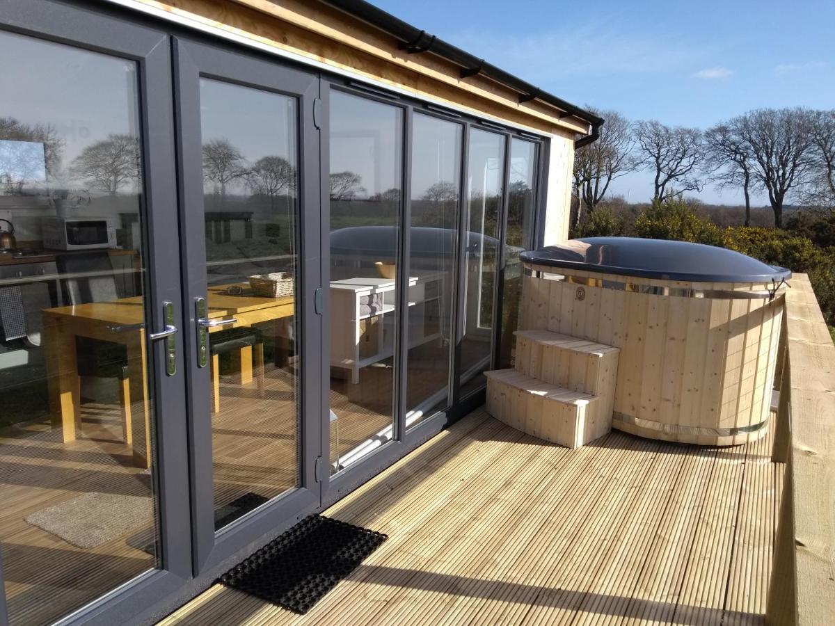 Cleeves Cabins Ailsa Luxury Lodge With Hot Tub Dalry  Eksteriør billede
