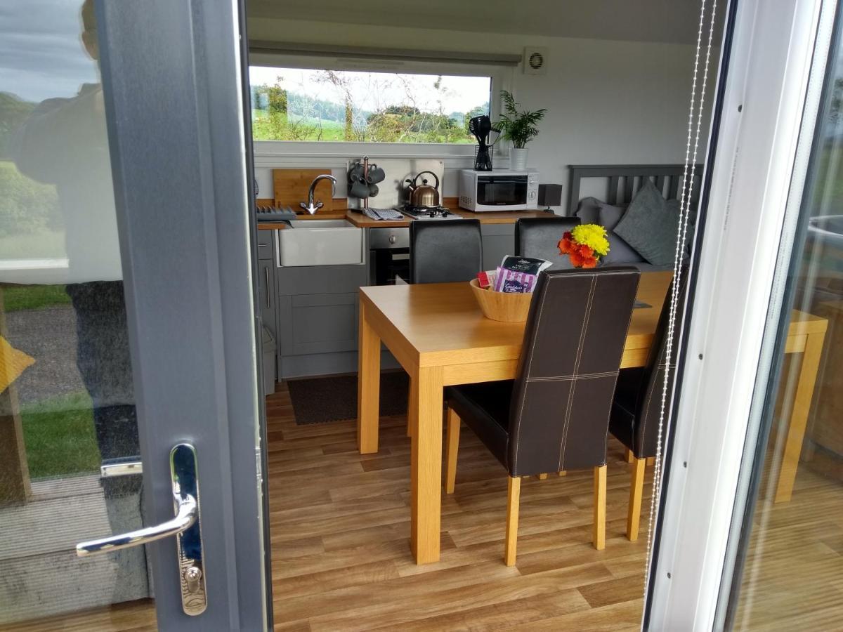 Cleeves Cabins Ailsa Luxury Lodge With Hot Tub Dalry  Eksteriør billede